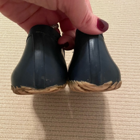 Adorable blue Chooka rain shoes in size 9. Think ballet flat meets rain shoe. - Picture 4 of 5